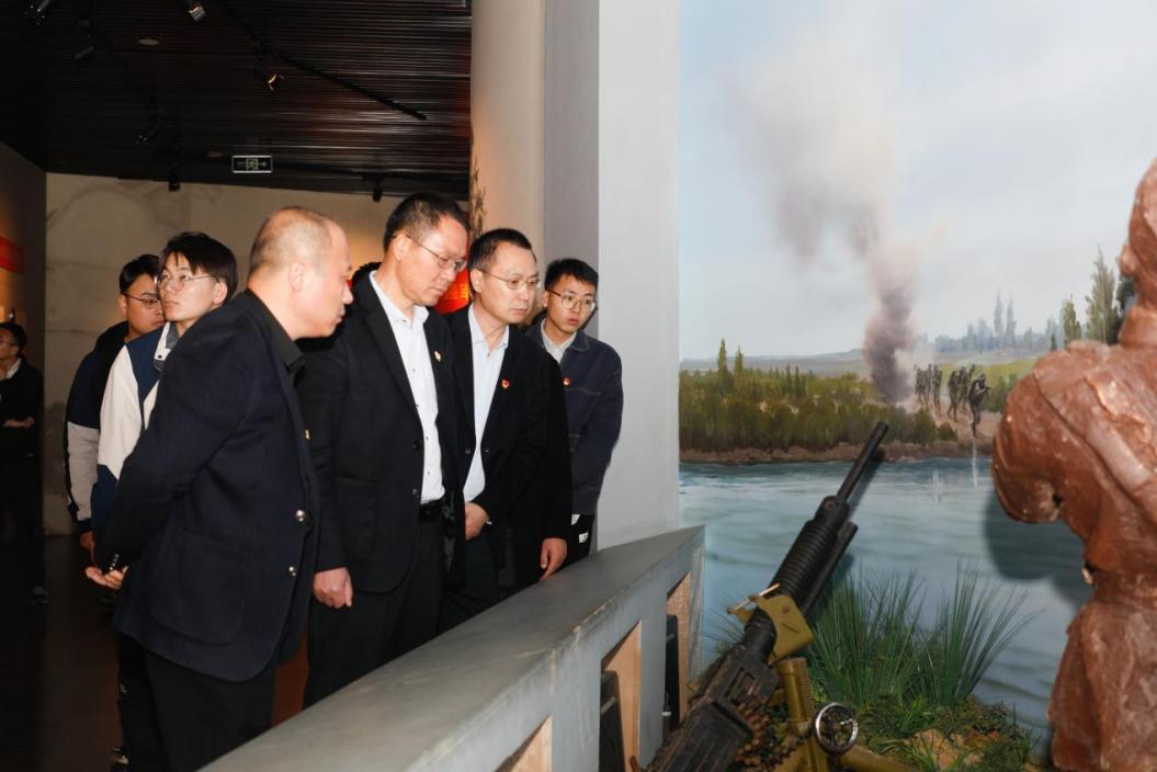 港產(chǎn)公司黨支部開展“緬懷革命先烈 傳承紅色基因”主題黨日活動(dòng)4.jpg